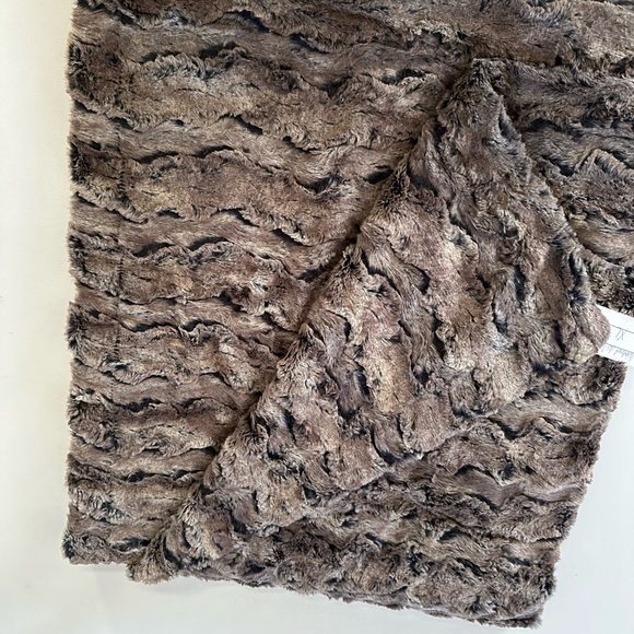 Walnut Wild Rabbit Minky Blanket New With Tags - Picture 5 of 6